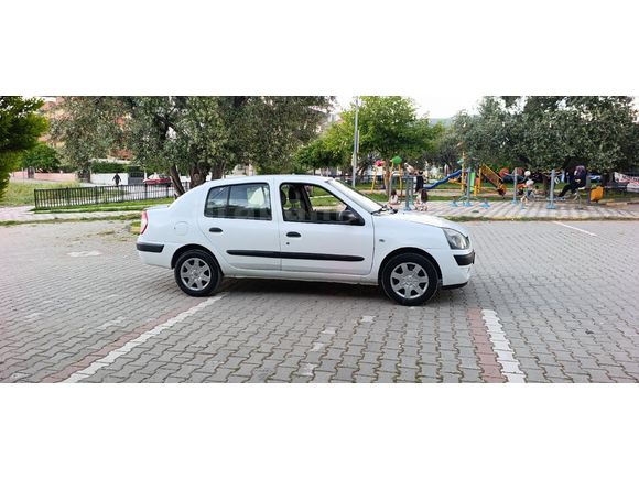 Soma'da Renault Clio 1.4 2005 Model 150 binde