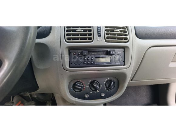 Soma'da Renault Clio 1.4 2005 Model 150 binde