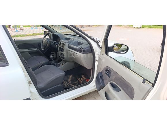 Soma'da Renault Clio 1.4 2005 Model 150 binde
