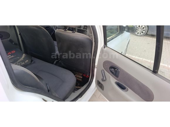 Soma'da Renault Clio 1.4 2005 Model 150 binde