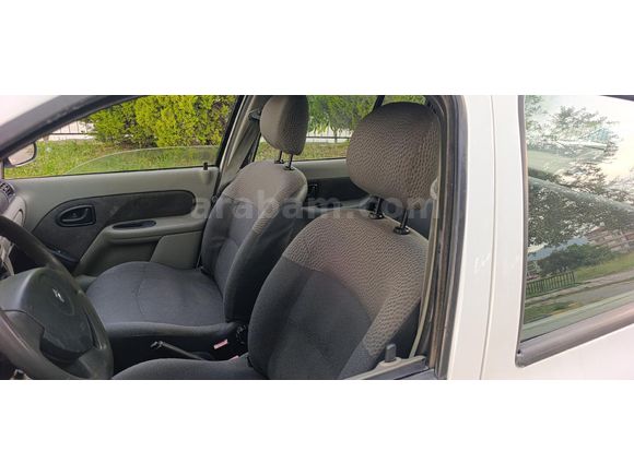 Soma'da Renault Clio 1.4 2005 Model 150 binde