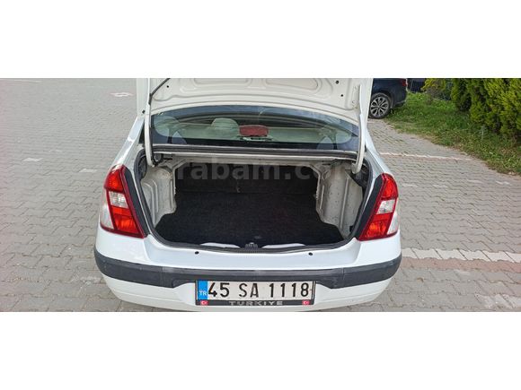 Soma'da Renault Clio 1.4 2005 Model 150 binde