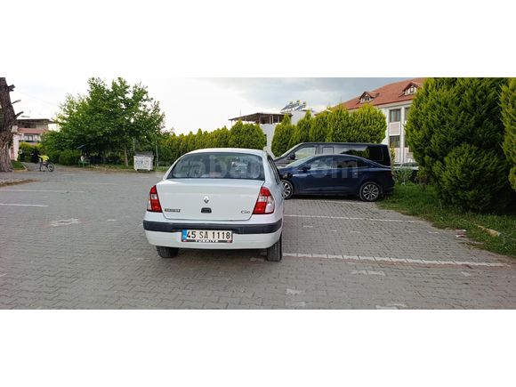 Soma'da Renault Clio 1.4 2005 Model 150 binde