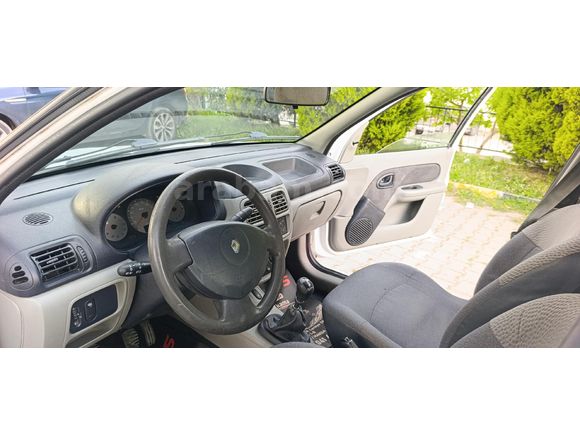 Soma'da Renault Clio 1.4 2005 Model 150 binde