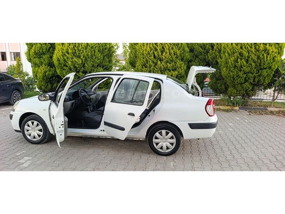 Soma'da Renault Clio 1.4 2005 Model 150 binde