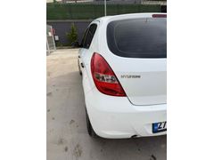 Sahibinden Hyundai i20 1.2 MPI Team 2011 Model  122.000 km Beyaz