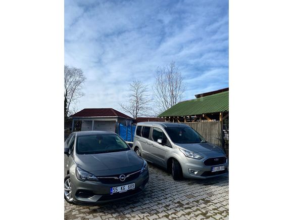 Sahibinden Ford Tourneo Connect 1.5 EcoBlue Titanium 2022 Model  68.000 km Füme