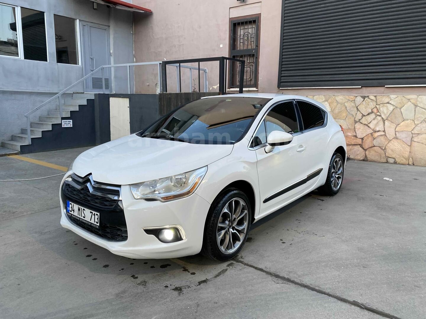 Sahibinden DS Automobiles DS4 1.6 e-HDi D-Sport 2012 Model İstanbul 90.000 km Beyaz 3