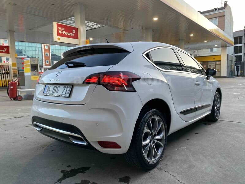 Sahibinden DS Automobiles DS4 1.6 e-HDi D-Sport 2012 Model İstanbul 90.000 km Beyaz