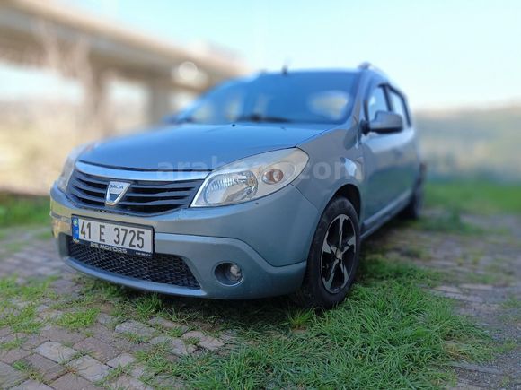 Sahibinden Dacia Sandero 1.4 Laureate 2009 Model  239.000 km Gri