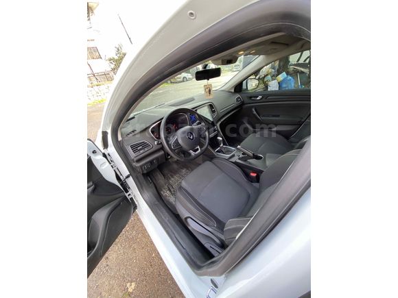 Sahibinden Renault Megane 1.3 TCe Joy 2021 Model İzmir 38.600 km Beyaz