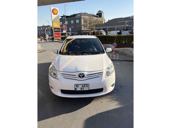 Sahibinden Toyota Auris 1.33 Comfort 2011 Model  161.000 km Beyaz