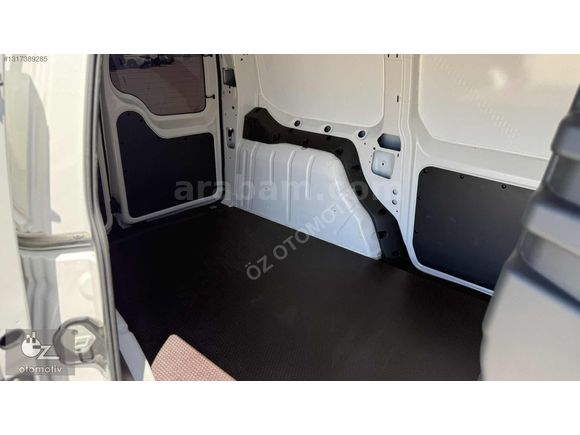 ÖZ OTOMOTİV'DEN %20 KDV'Lİ 2025 CADDY 2.0TDI CARGO MAXI 8.000 KM
