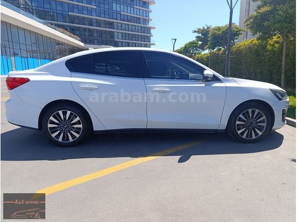 KS MOTORS 2023 FORD FOCUS 1.5 EcoBlu TİTANİUM DİZEL OTOMATİK