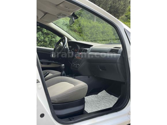 SAHİBİNDEN LİNEA EURO 5  MOTOR  95 HP BEYAZ 