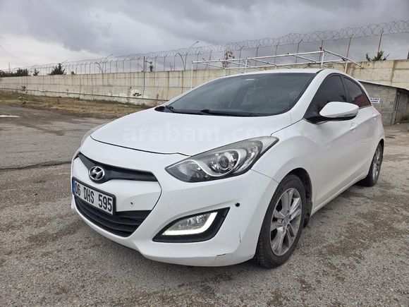 SAHİBİNDEN TRAMERSİZ, DOSTA GİDECEK EKSTRALI HYUNDAI i30 STYLE – OTOMATİK & DİZEL