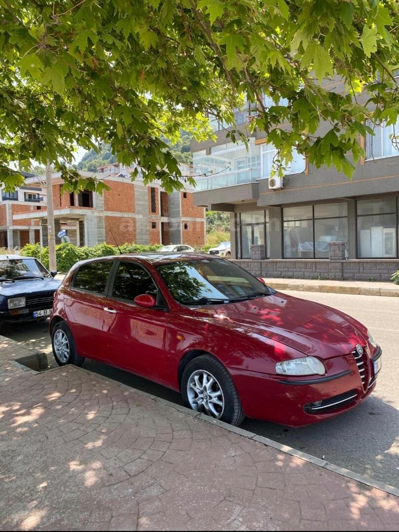 Sahibinden Alfa Romeo 147 1.6 TS Distinctive 2004 Model Bursa 172.000 km Kırmızı 3