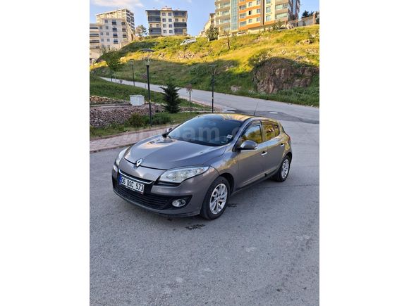 Sahibinden Renault Megane 1.6 Touch 2012 Model