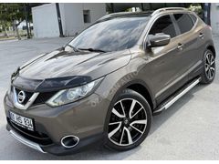 HATASIZ BOYASIZ 2015 NİSAN QASHQAI EN DOLUSU OTOMATİK 210 KM'DE.