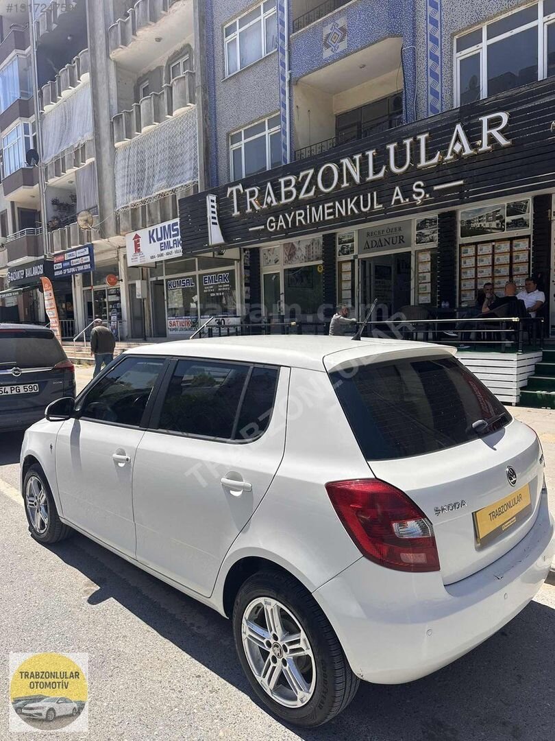 Galeriden Skoda Fabia 1.2 Ambition 2014 Model Sakarya 128.000 km Beyaz 1