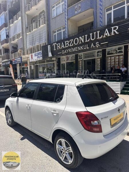 Galeriden Skoda Fabia 1.2 Ambition 2014 Model Sakarya 128.000 km Beyaz