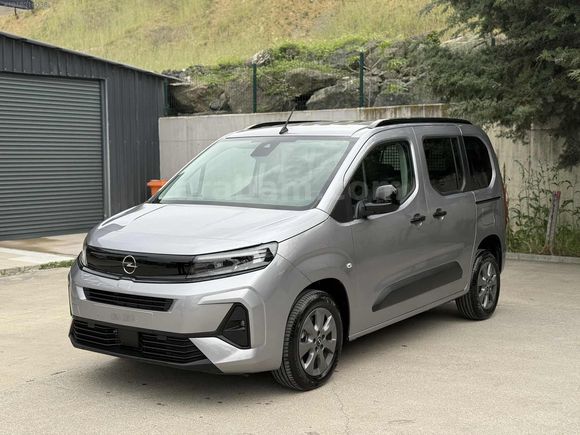 2025 OPEL COMBO 1.5D EDİTİON-OTOMATİK-6004KM-HATASIZ-BOYASIZ-