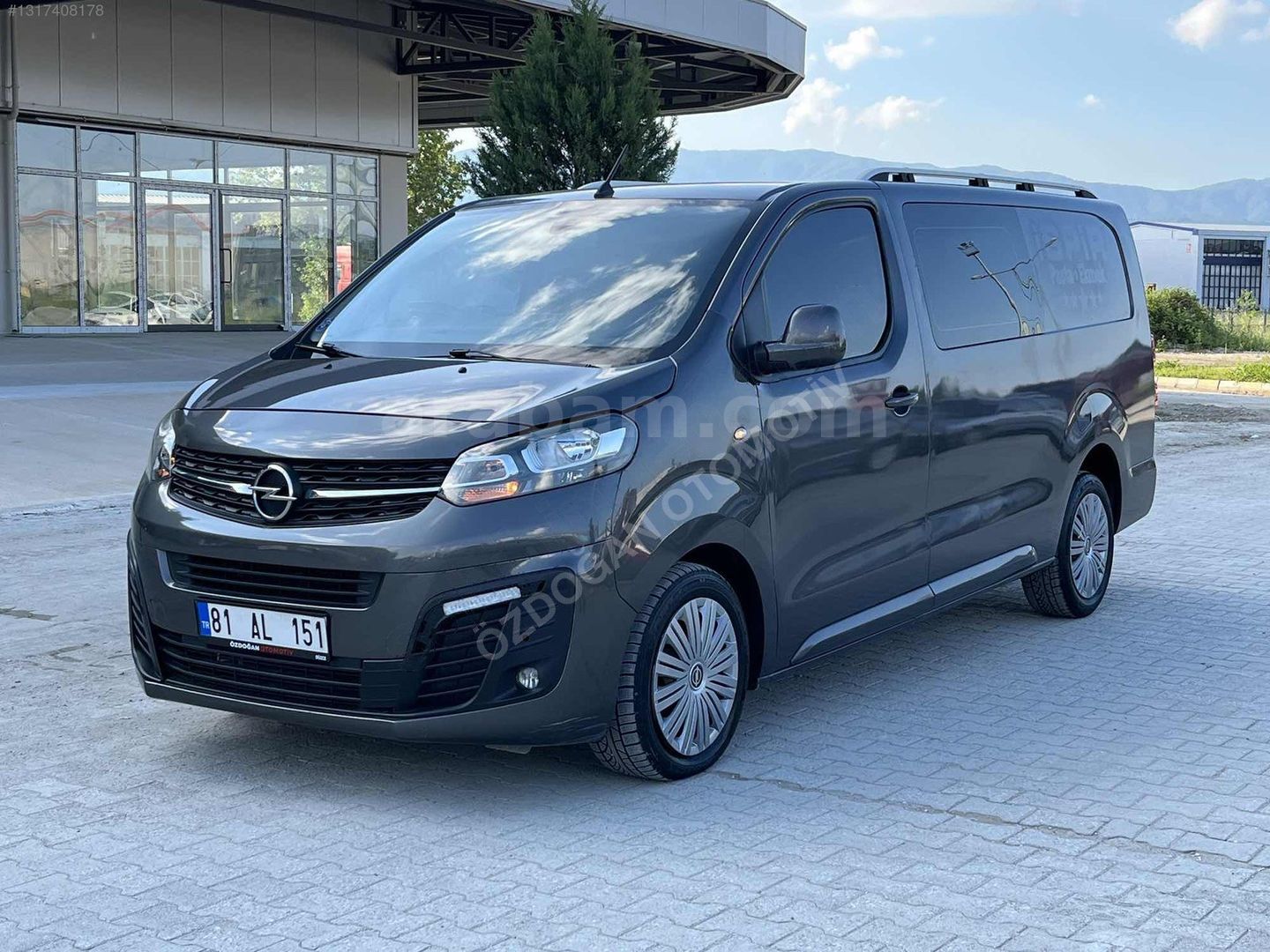 vanページ CITROËN ISTANBUL , 2024 DIZEL, EAT8 130 BLUEHDI 1.5 VAN BERLINGO イラスト