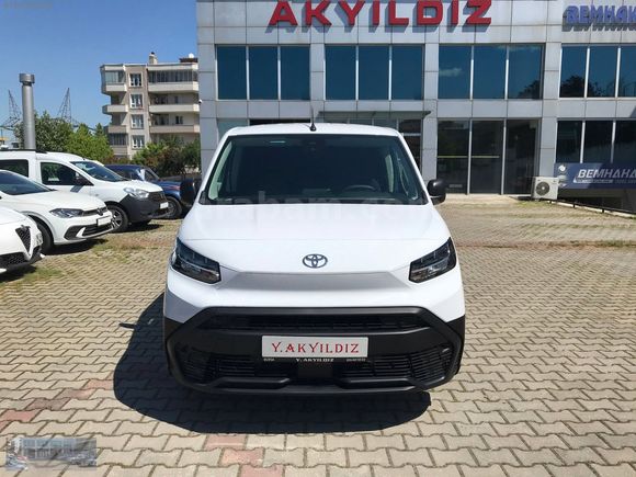 FATURALI 2025 TOYOTA PROACE CITY CARGO 1.5 D VISION 3.000 KM.DE