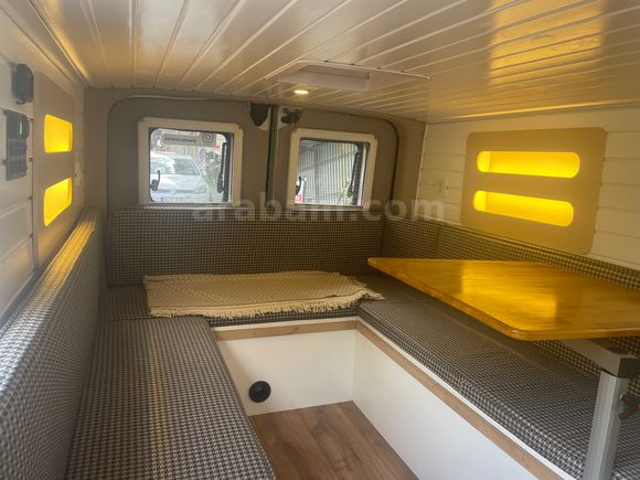 Özenle Yapılmış Sınıfının Çok Önünde Sıfır Ayarında Camper