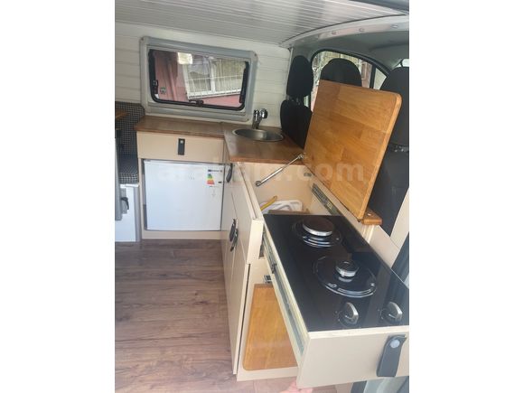 Özenle Yapılmış Sınıfının Çok Önünde Sıfır Ayarında Camper