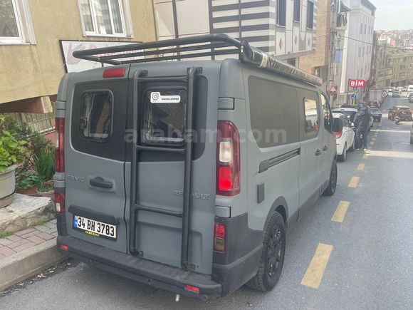 Özenle Yapılmış Sınıfının Çok Önünde Sıfır Ayarında Camper