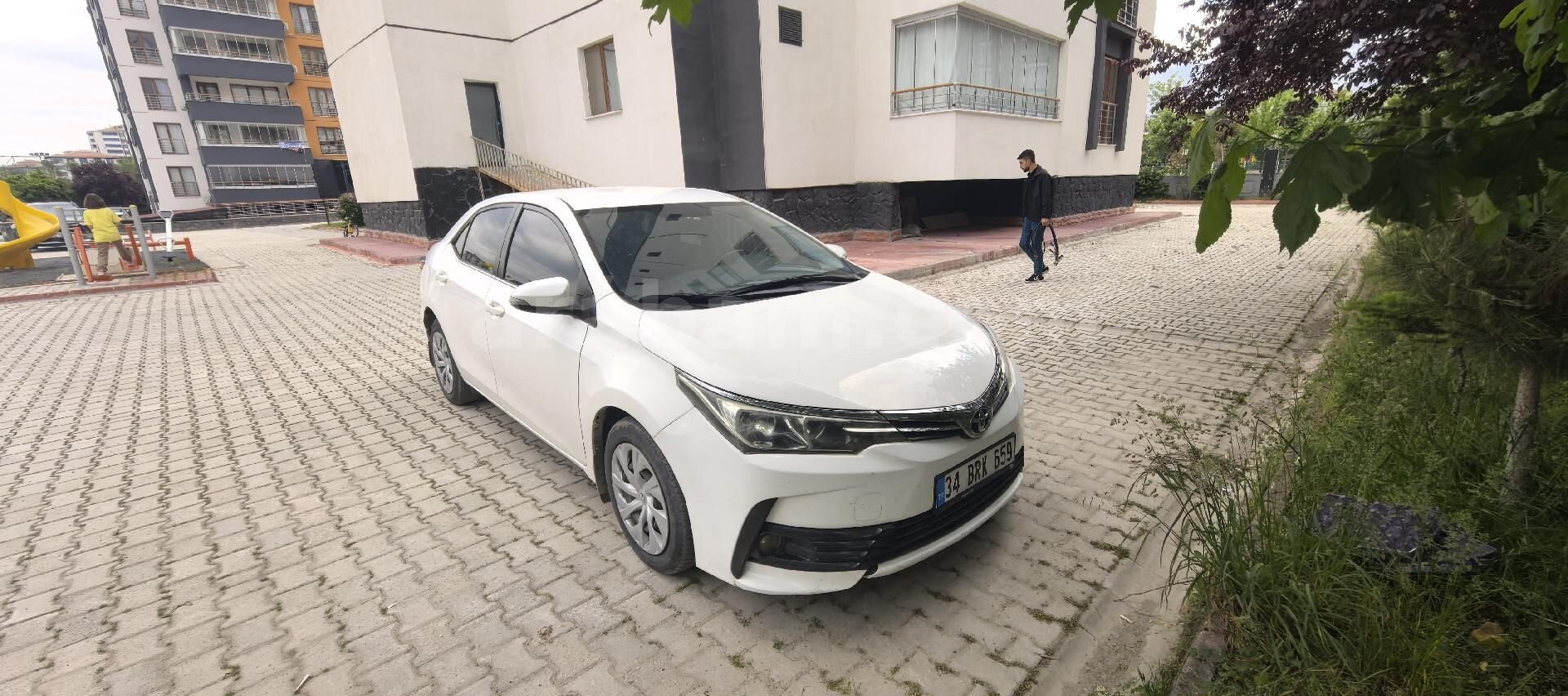 Galeriden Toyota Corolla 1.4 D-4D Touch 2018 Model Malatya 213.000 km Beyaz 5