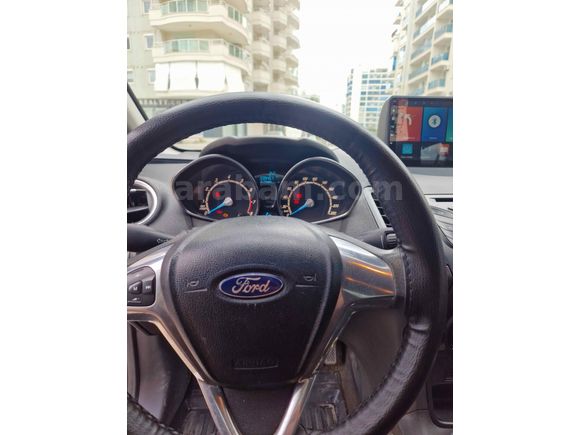 Sahibinden Ford Fiesta 1.25 Trend 2013 Model  339.000 km Beyaz