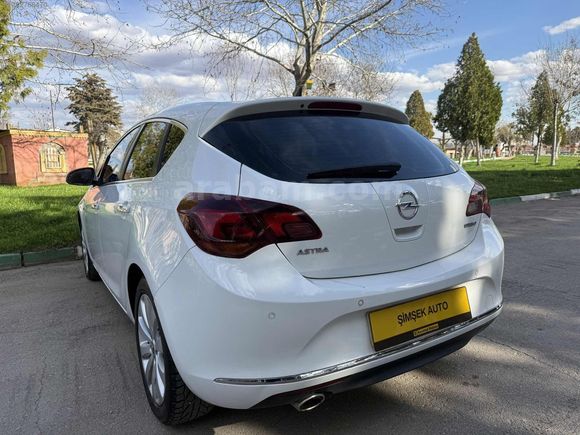 ŞİMŞEK AUTO'DAN 2013 OPEL ASTRA 1.4 T COSMO OTOMATİK KM 105 BİN