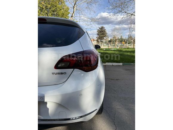 ŞİMŞEK AUTO'DAN 2013 OPEL ASTRA 1.4 T COSMO OTOMATİK KM 105 BİN
