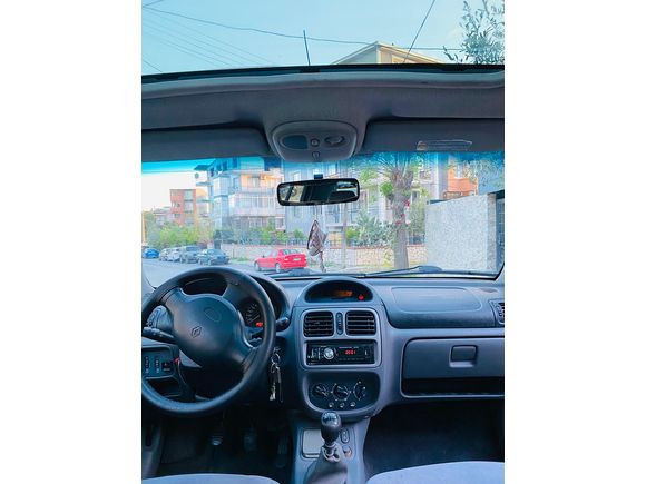 Bayandan Temiz Renault Clio 1.4 RXT 2002 Model 
