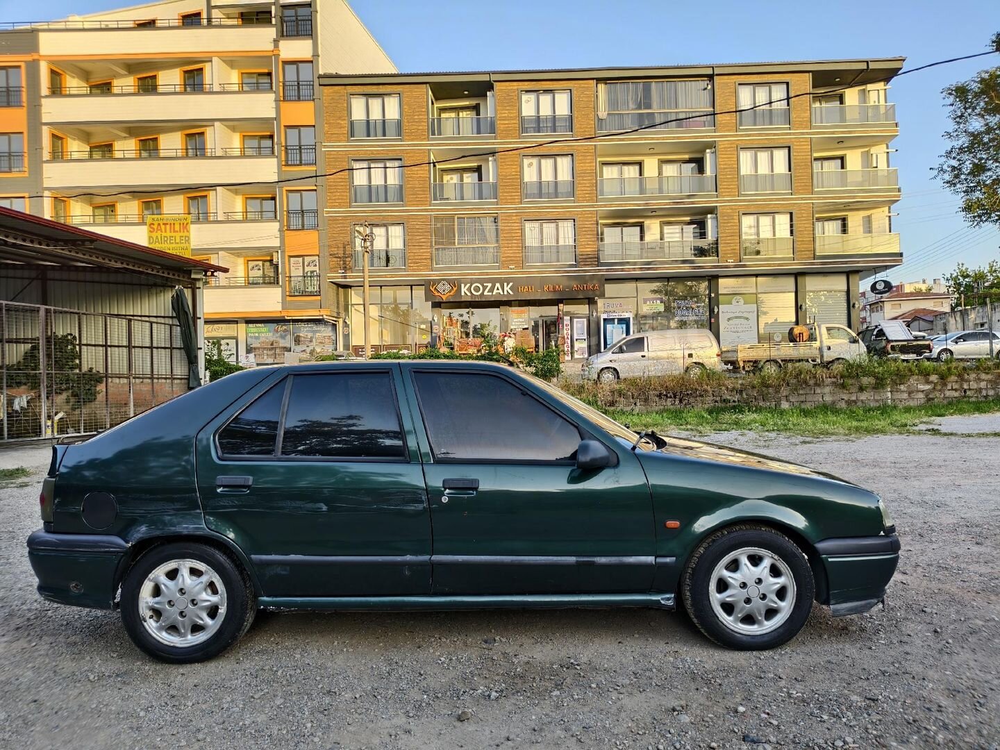 Galeriden Renault R 19 1.6 Europa RT 1996 Model Balıkesir 415.000 km Mavi 3