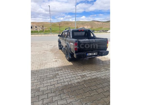 Galeriden Nissan Skystar 4x2 2004 Model Van