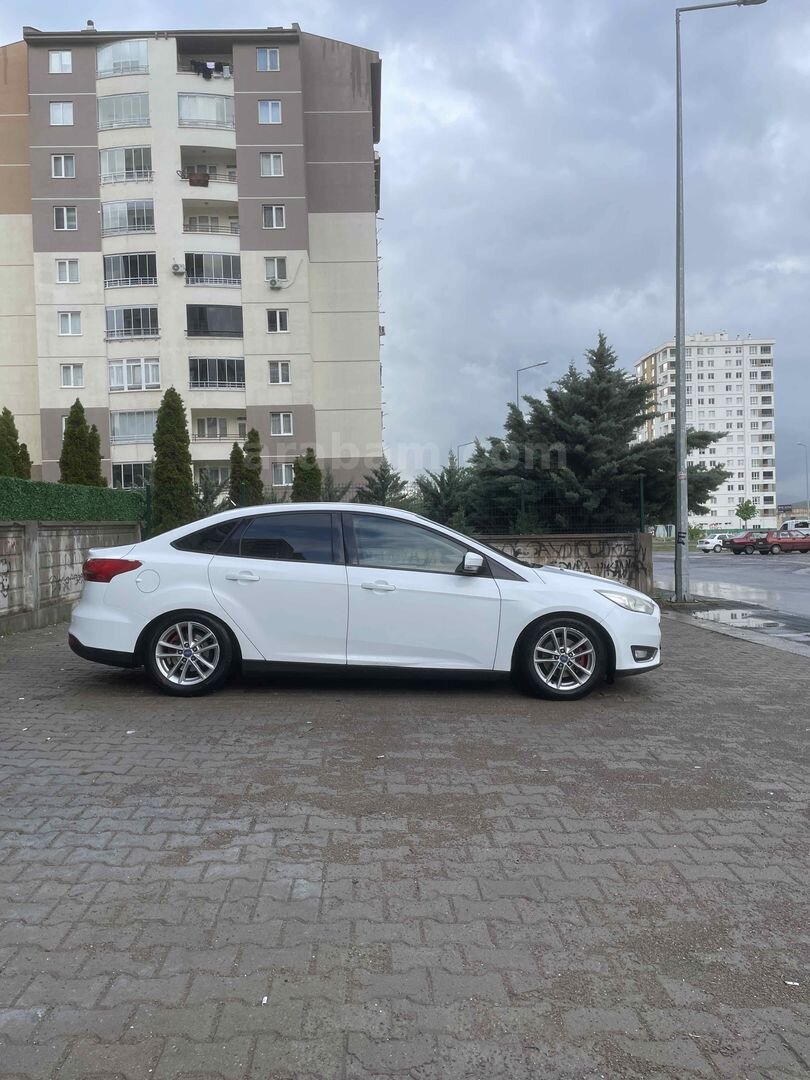 Sahibinden Ford Focus 1.6 Ti-VCT Trend X 2015 Model 271.000 km Beyaz 2
