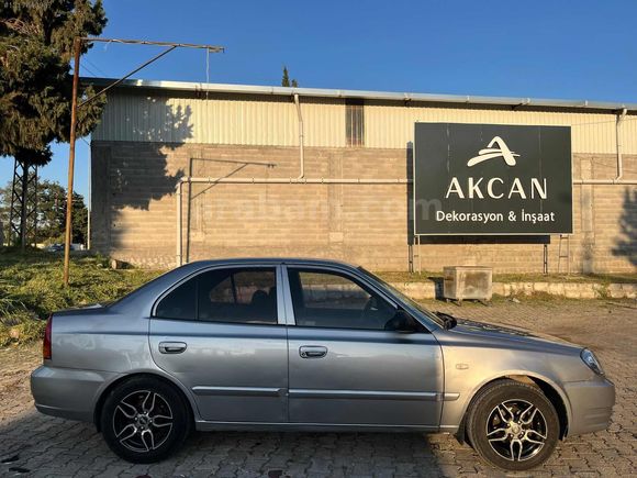 ŞİMŞEK AUTO'DAN HYUNDAİ ACCENT 1.3 BENZİNLİ 4 SİLİNDİR KLİMALI