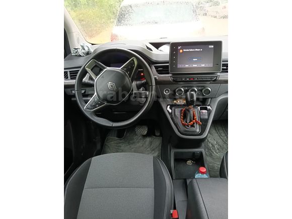 Sahibinden Renault Kangoo Multix 1.3 TCe Iconic 2024 Model
