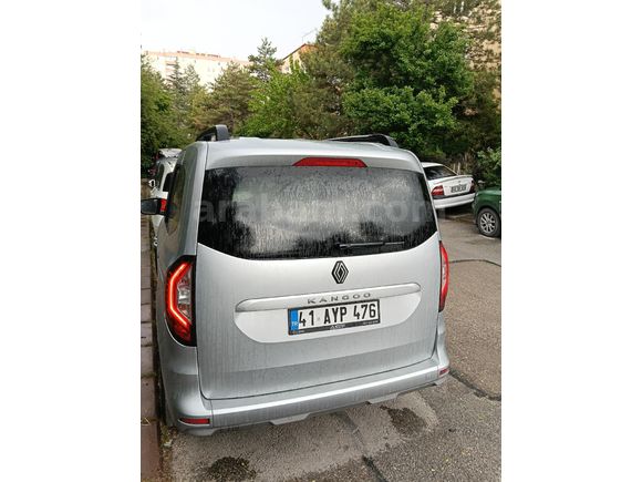 Sahibinden Renault Kangoo Multix 1.3 TCe Iconic 2024 Model