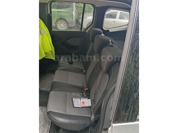 Sahibinden Renault Kangoo Multix 1.3 TCe Iconic 2024 Model