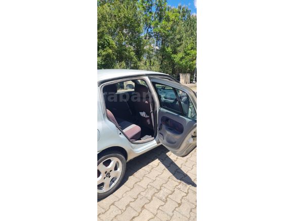 Sahibinden Renault Clio 1.4 RNA 2000 Model