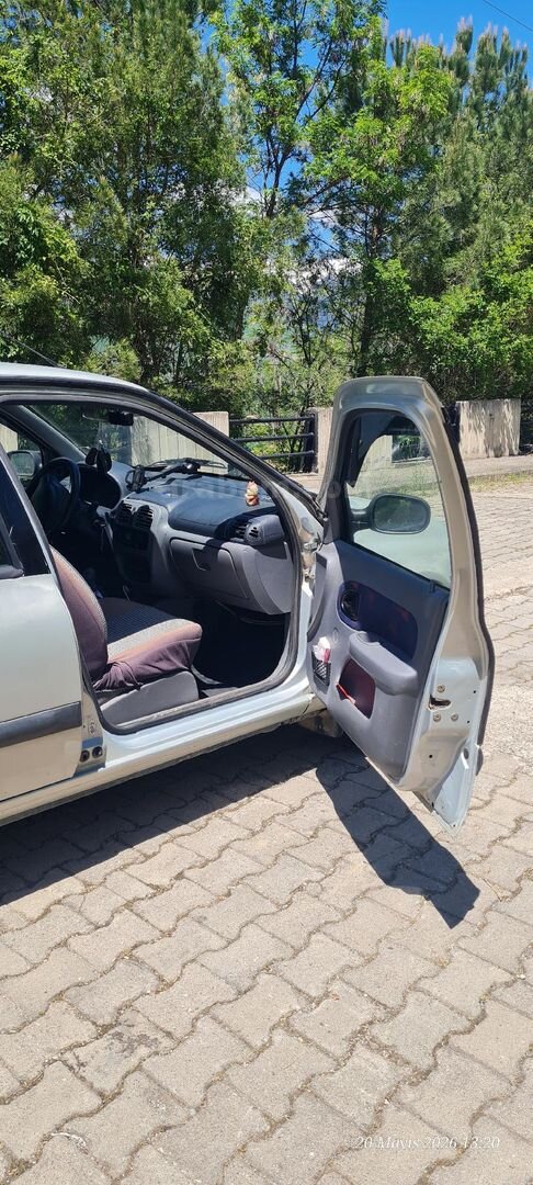 Sahibinden Renault Clio 1.4 RNA 2000 Model Artvin 220.000 km Gri 6