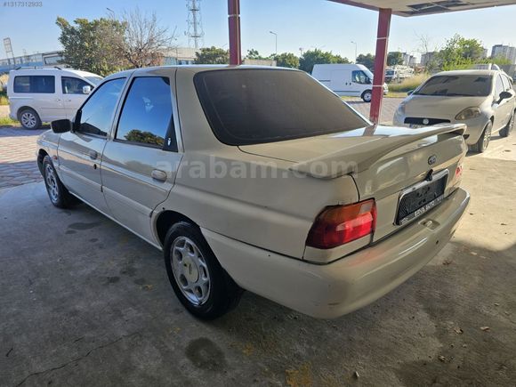 TEMİZ 1.6 KLİMALI FULL PAKET FORD