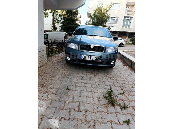 Sahibinden Skoda Fabia 1.4 TDI Classic 70Kw. 95 Beygir 2008 Model  400.000 km Gri (titanyum) Otomatik ile takas olur
