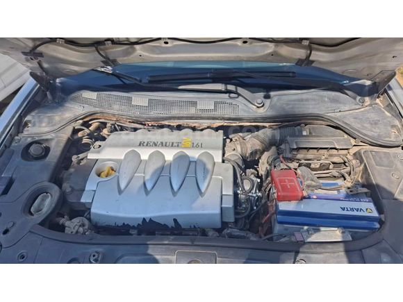 Sahibinden Renault Megane 1.6 Expression 2006 Model  247.000 km Gri (Gümüş)