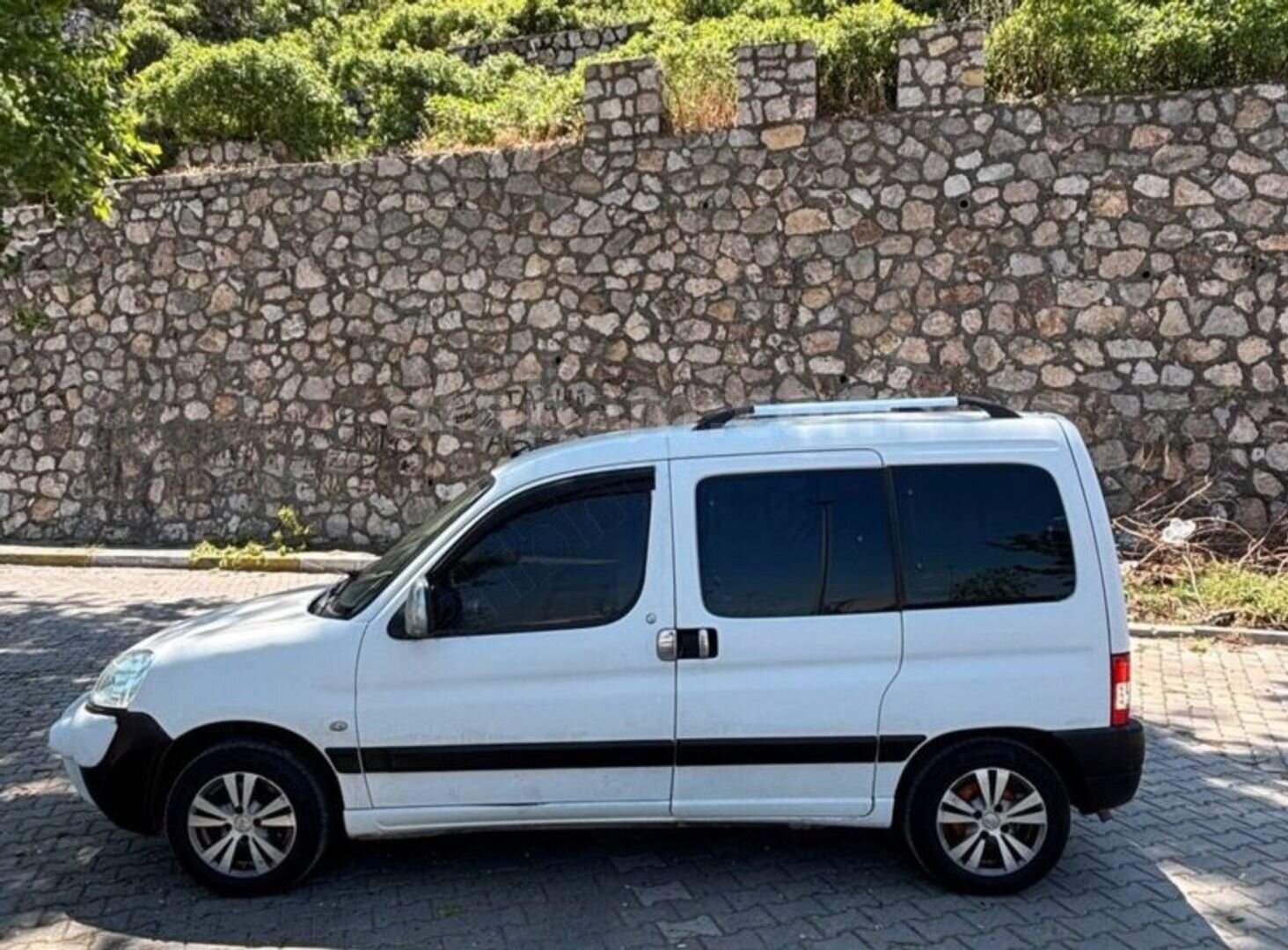 Galeriden Peugeot Partner 1.9 D 2006 Model Balıkesir 210.000 km Beyaz 6