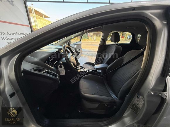 FORD FOCUS TİTANİUM BENZİN LPG HATASIZ BOYASIZ DÜŞÜK KM